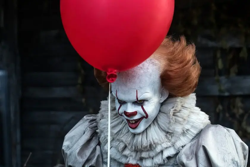 『IT/イット』ペニーワイズ再び…前日譚ドラマ「ウェルカム・トゥ・デリー」予告編初公開 イメージ
