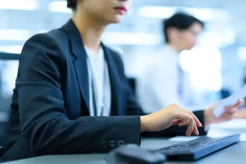 年収が180万円の契約社員として働いていたら、将来もらえる年金はいくら?【2025年度】 イメージ