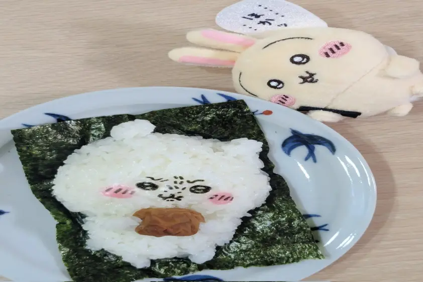 「ちいかわ」をおにぎりで作ってみたら…⇒「食品ではなくもう作品」「天才的に可愛い」と大絶賛 イメージ