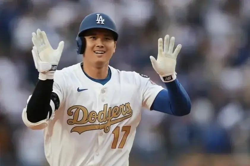 大谷翔平や山本由伸が、メキシコの覆面レスラー姿に「この格好で打席に立って」と反響。ドジャース公式スペイン語版が投稿 イメージ