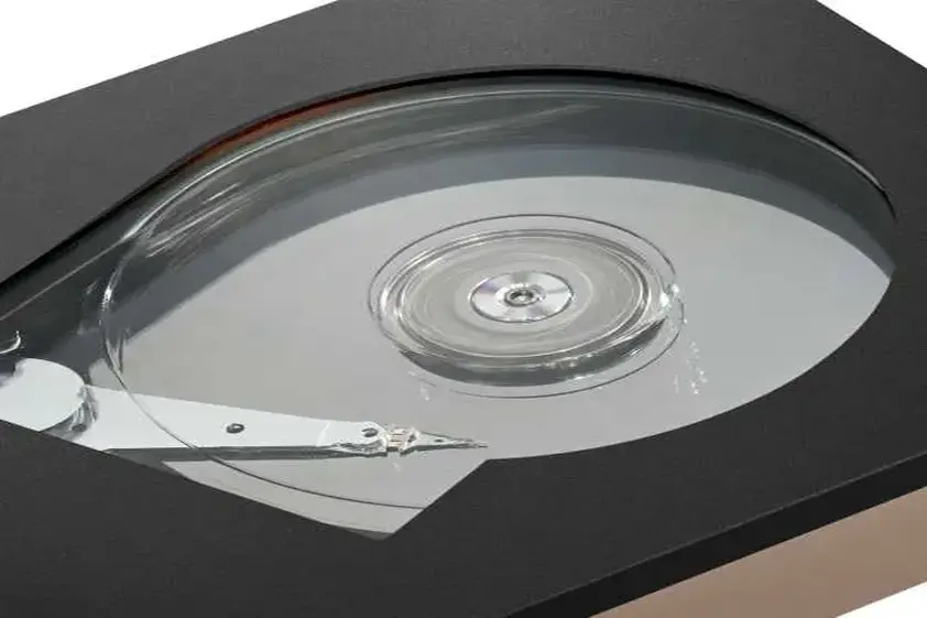 マニア垂涎!バッファロー創業50周年記念で伝説の「スケルトンHDD」が数量限定で復活 イメージ