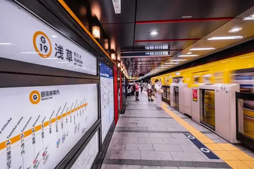 道案内で使える!英語「Take the train bound for Asakusa」の意味って? イメージ