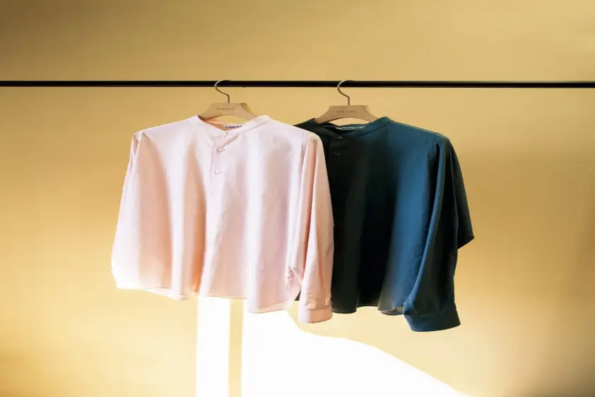 〈オーラリー〉デザイナー・岩井良太さんの服づくり。細部まで行き届いた、作り手のセンス。 イメージ