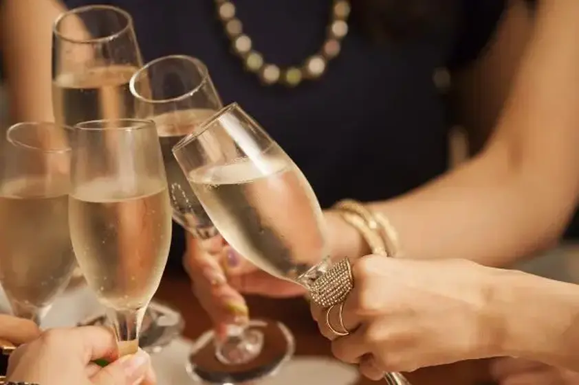 飲み会好きな女子は必見!酒太りを解消する3つのテクニック イメージ