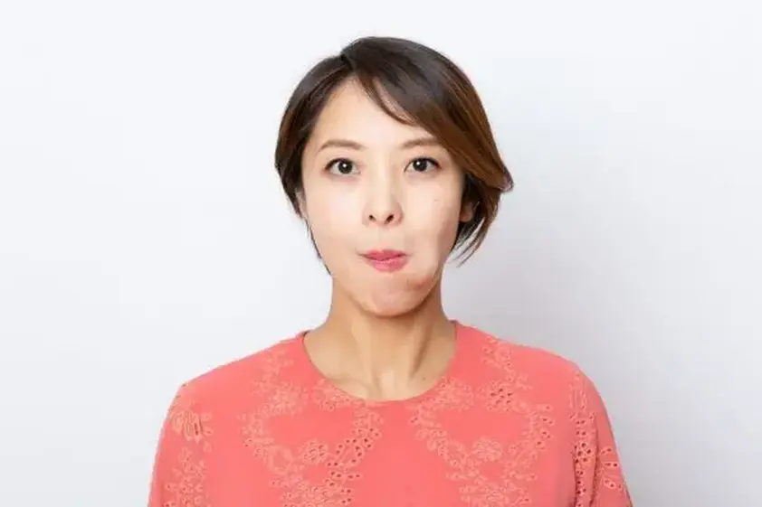 舌回しで小顔ケア!たるみ・ほうれい線もなかったことに【即効性は美容液以上!?「フェイシャルヨガ」】 イメージ