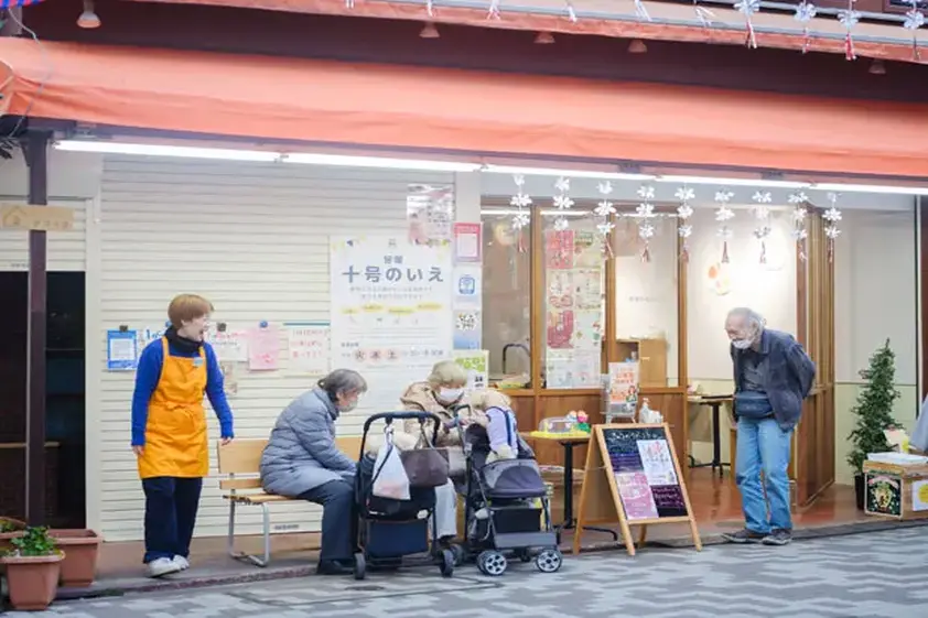 渋谷区の商店街にある“屋根のある公園”のような居場所とは? 民間の地域福祉拠点 イメージ