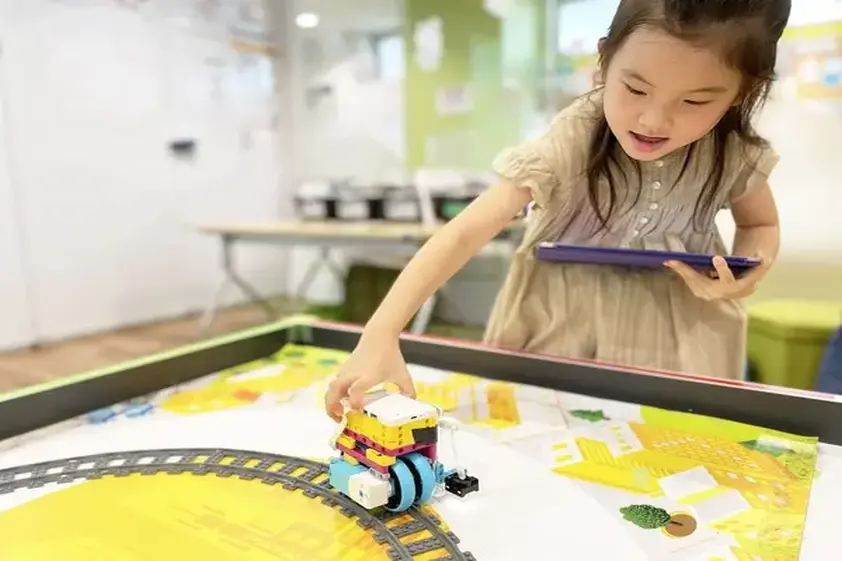 【福岡県福岡市】エディオン福岡西店内に、子ども向けロボットプログラミング教室「ロボ団」開校! イメージ
