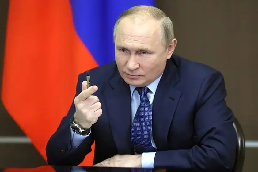 英エコノミスト誌が「プーチンによるハイジャック」と報じたワケ…ウクライナ侵攻を神聖化、戦勝記念式典で国民に植えつけとようとした歴史的連続性 イメージ