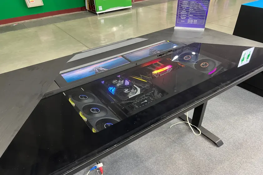 机がまんまPCケースになった、真のゲーミングデスク。その名も「Gaming Desk」 イメージ