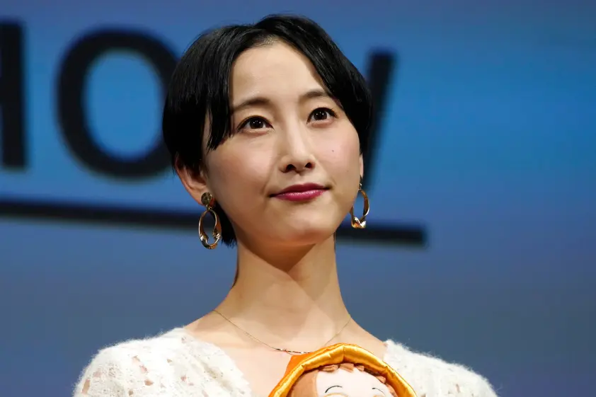 松井玲奈が至福の表情。「スコーンでしか得られない幸せがある」とアフタヌーンティーを楽しむ写真を公開 イメージ
