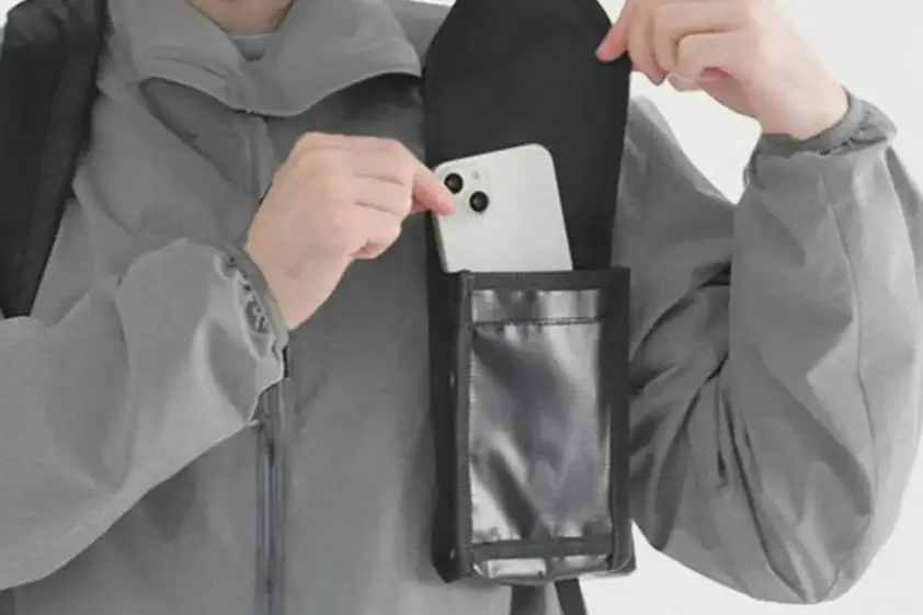 【ストレス減】スマホの定位置問題、これで終止符!アクティブな日も普段使いもOKな万能ポーチ イメージ