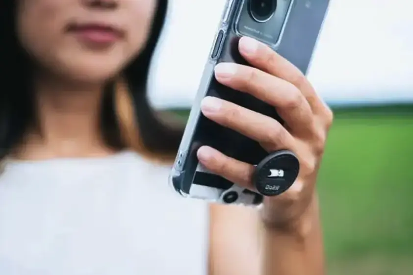 スマホの持ち方から姿勢を変える!新発想スマホリング『SYANTO-CATCH』 イメージ