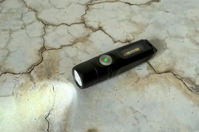 これぞ“持たない暮らし”の必需品。21gのミニ懐中電灯が超実力派 イメージ