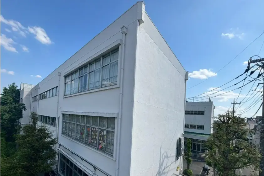 〈立川・小学校侵入〉男を“招集”した母親は「金髪のヤンキー」酒ビンを片手に暴れた男2人も「ヤンキー」…保護者も児童も「いじめは聞いたことがない」 イメージ