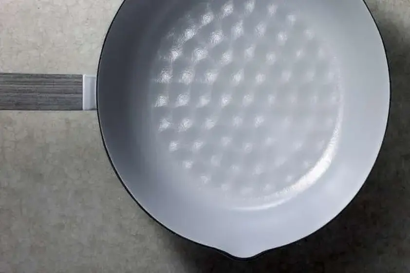出汁なしでも味噌汁が絶品!バーミキュラが手掛けた“鋳物×ホーロー”の雪平鍋で焼く・煮るを極める! イメージ