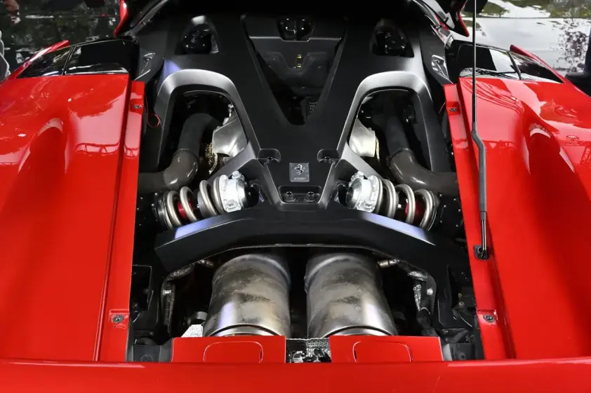 【5億円超えでも即完売】フェラーリ「F80」は1200馬力&0-100キロ加速2.15秒! 超弩級ハイブリッド・ハイパーカーの破格のスペックとは? イメージ