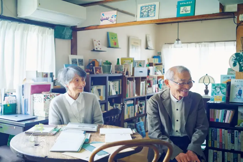 自宅で私設図書館「木林文庫」を営む須山実さん・須山佐喜世さん夫妻。その暮らしの場で、人と出会い、働く。後編 イメージ