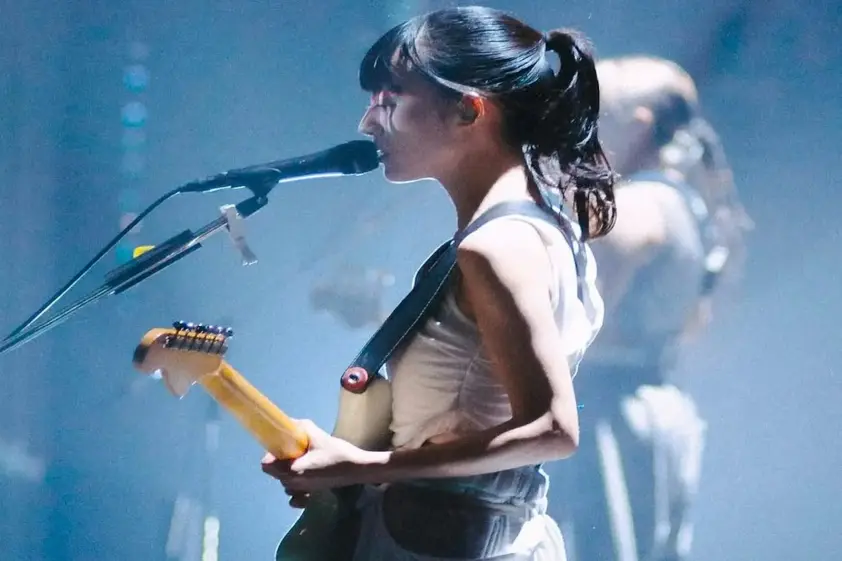 羊文学のLIVE衣装はどう作られたのか? 著名アーティストの衣装を手がけるデザイナー・Kanako Kakimotoのクリエイション イメージ