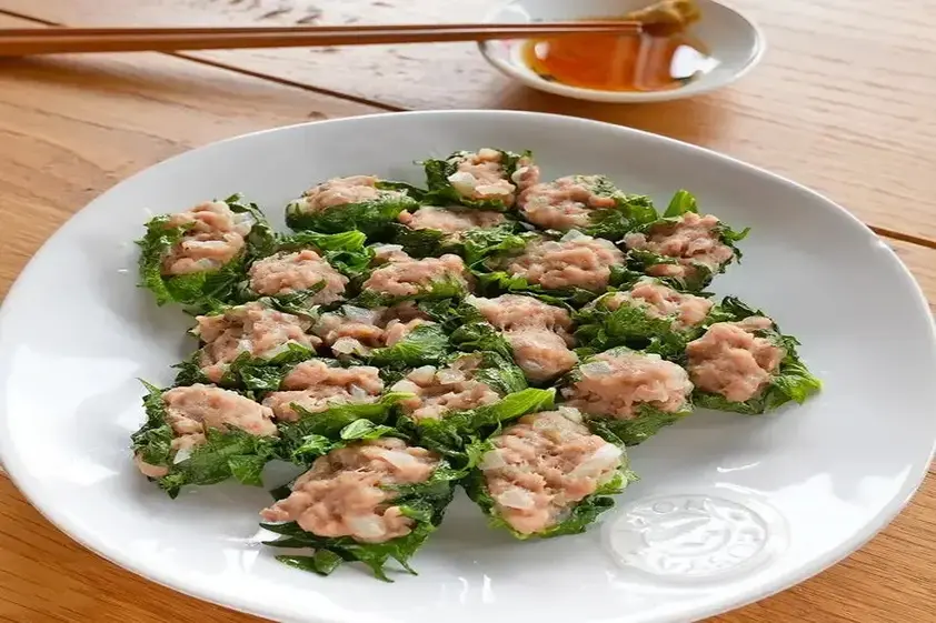 【大葉100枚買ってきて】ポリポリ食感と風味がクセになる!ご飯が止まらん…大葉の大量消費レシピ3選 イメージ