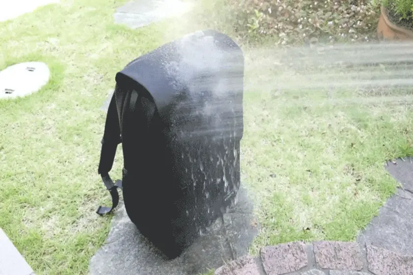 絶対に濡らせないものがある人へ。本気で防水性を追求したバックパックがこちら イメージ