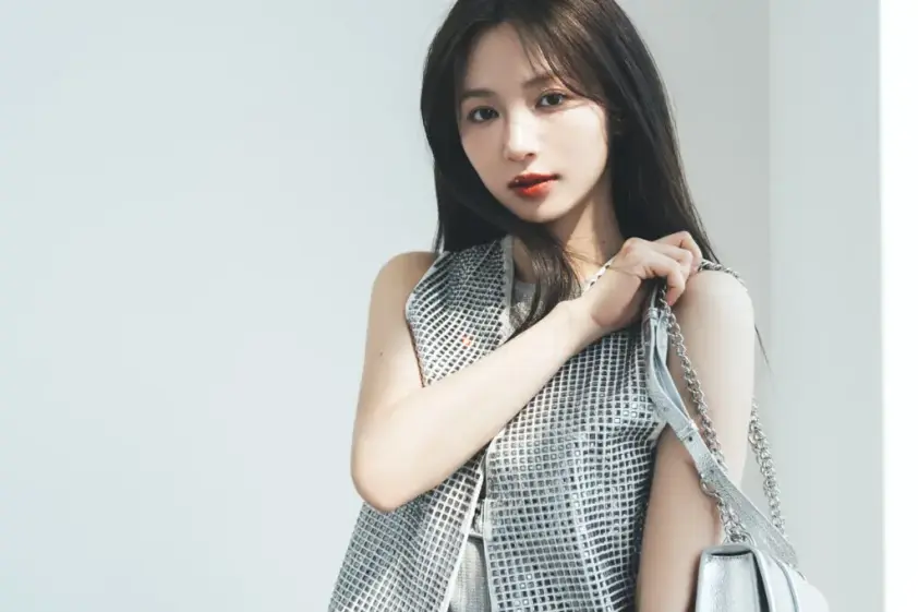 【A|X ARMANI EXCHANGE】 時代を超えて自由を纏う、”現代版フラッパーガール”コーデ2選 イメージ